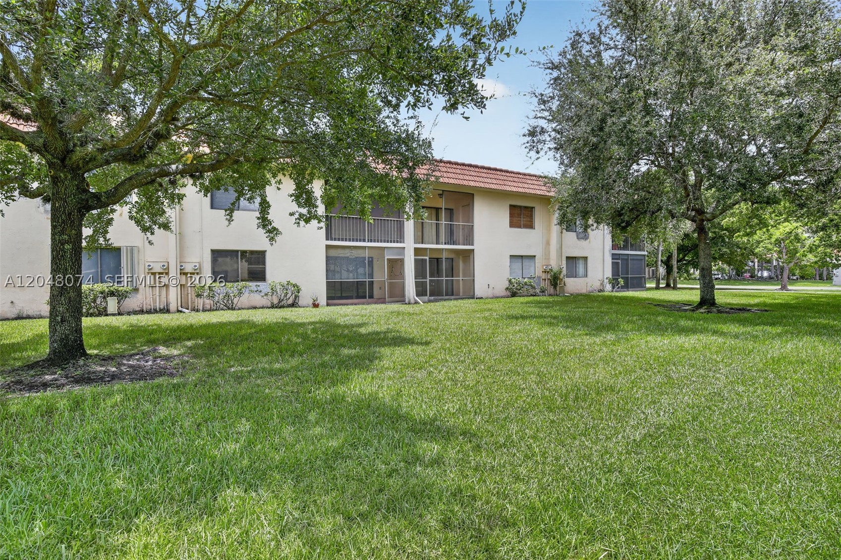RACQUET CLUB APTS AT BONA - Residential