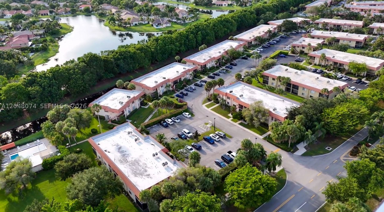 RACQUET CLUB APTS AT BONA - Residential