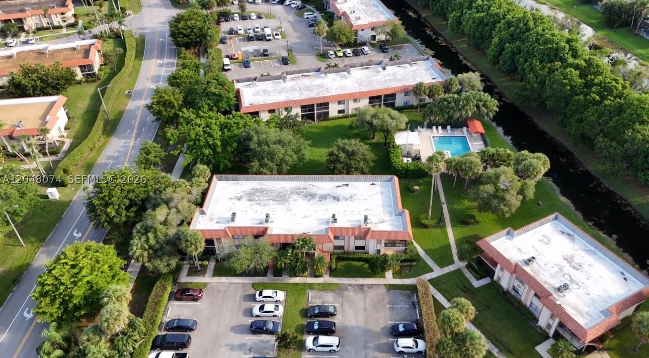 RACQUET CLUB APTS AT BONA - Residential