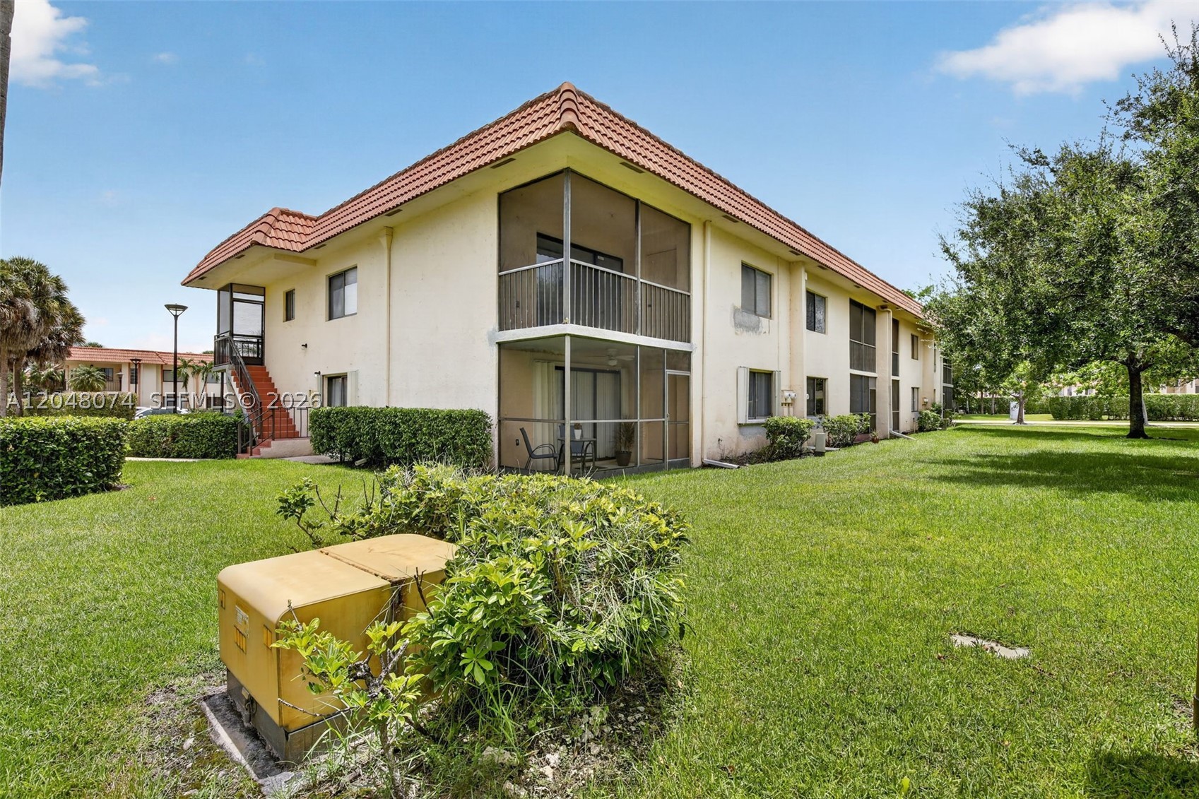 RACQUET CLUB APTS AT BONA - Residential