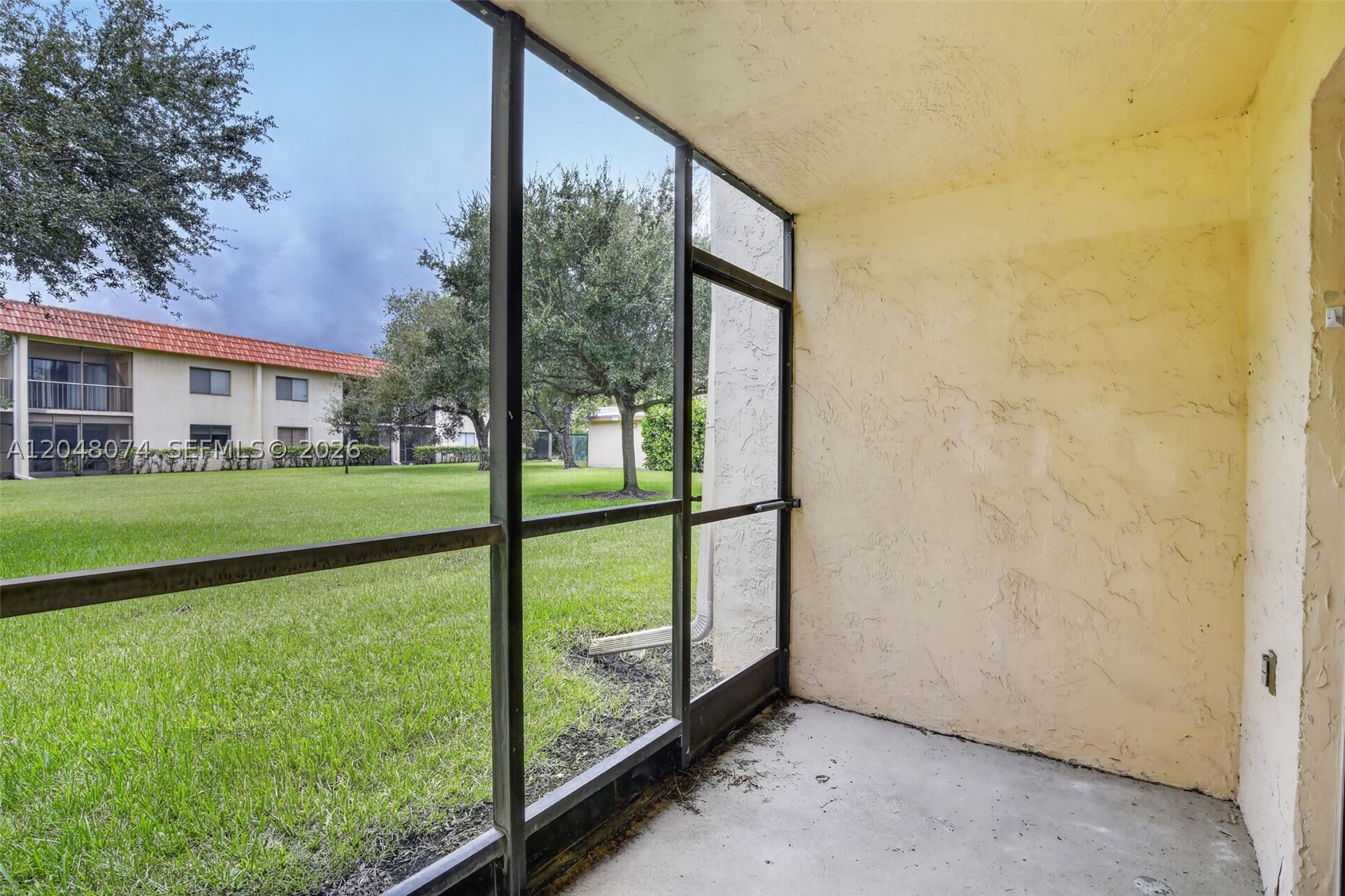 RACQUET CLUB APTS AT BONA - Residential