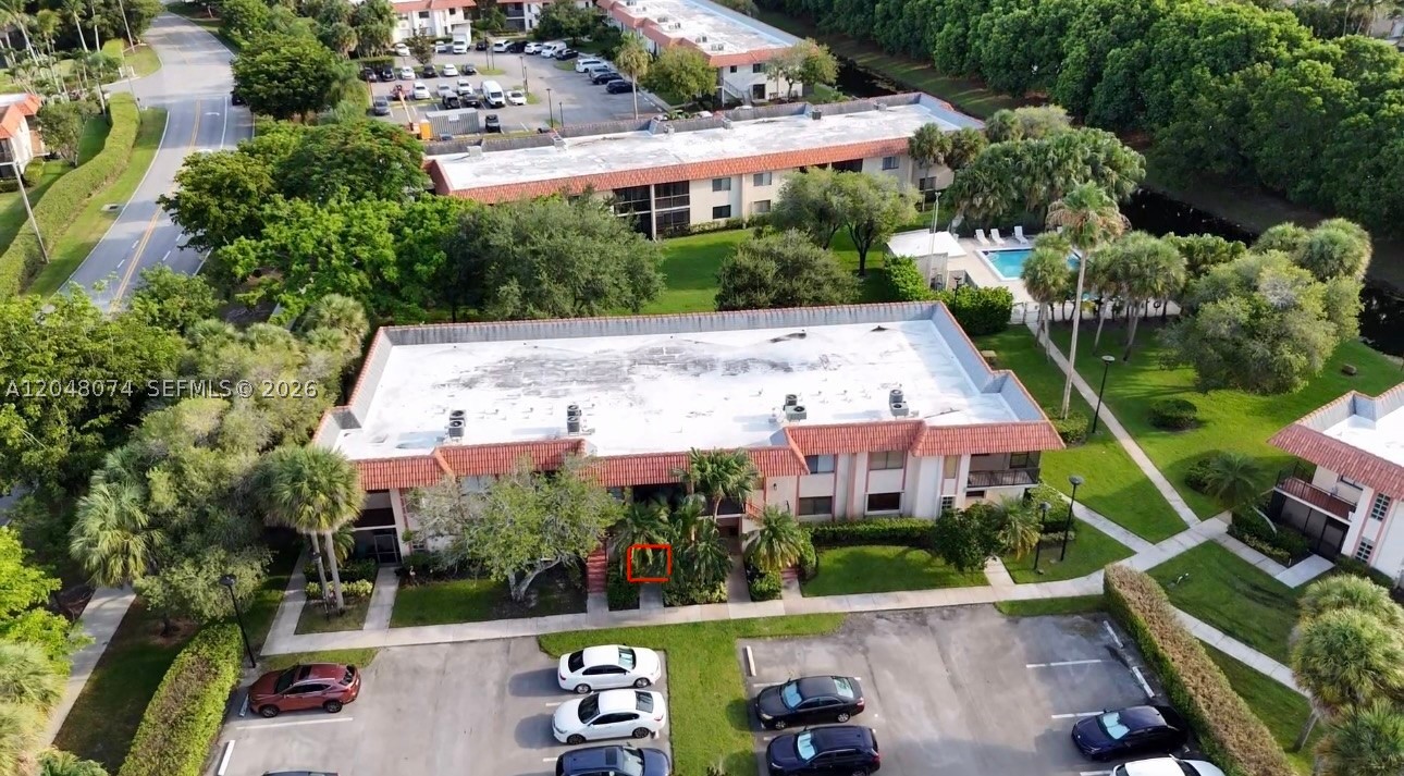 RACQUET CLUB APTS AT BONA - Residential