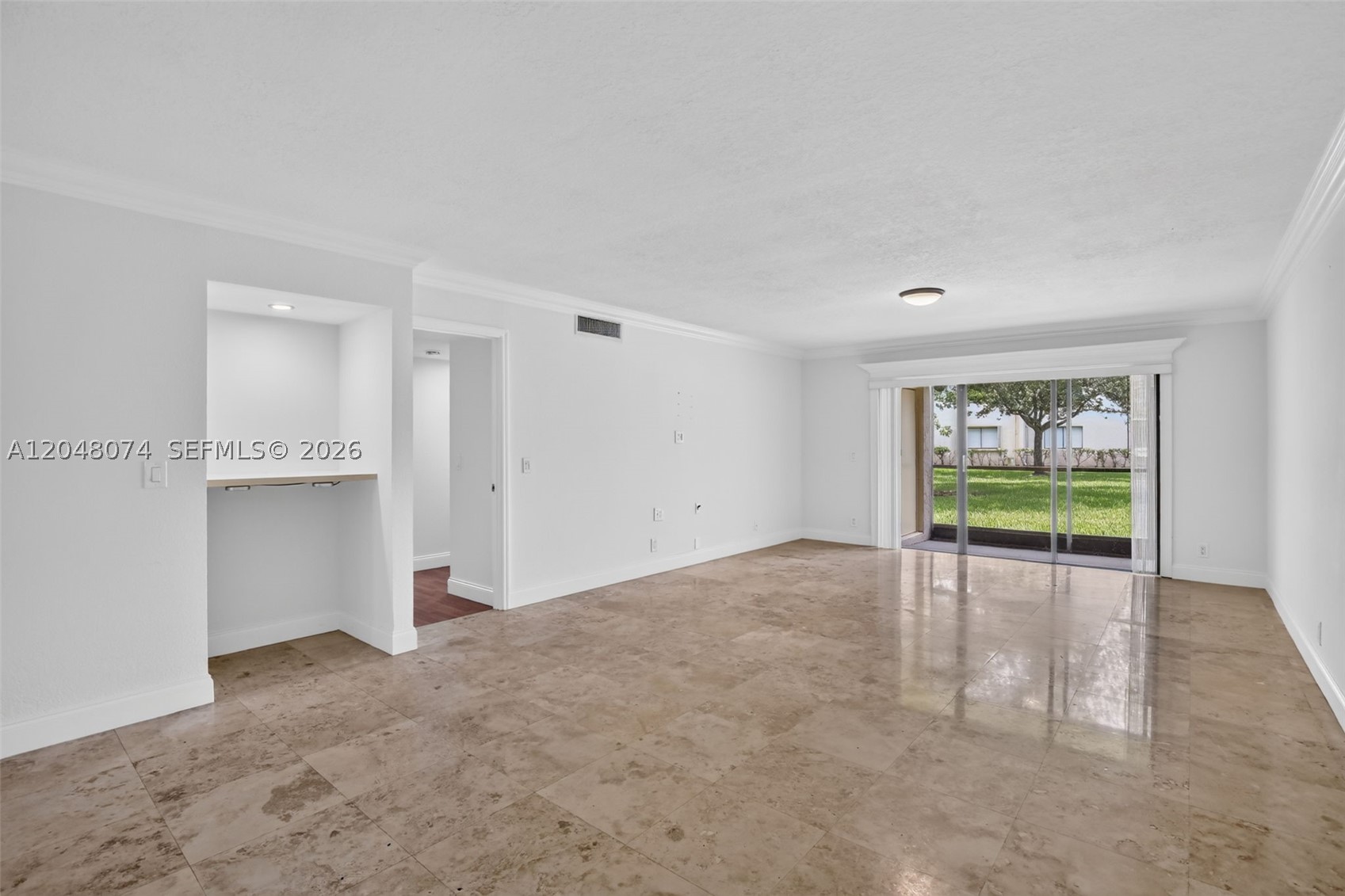 RACQUET CLUB APTS AT BONA - Residential