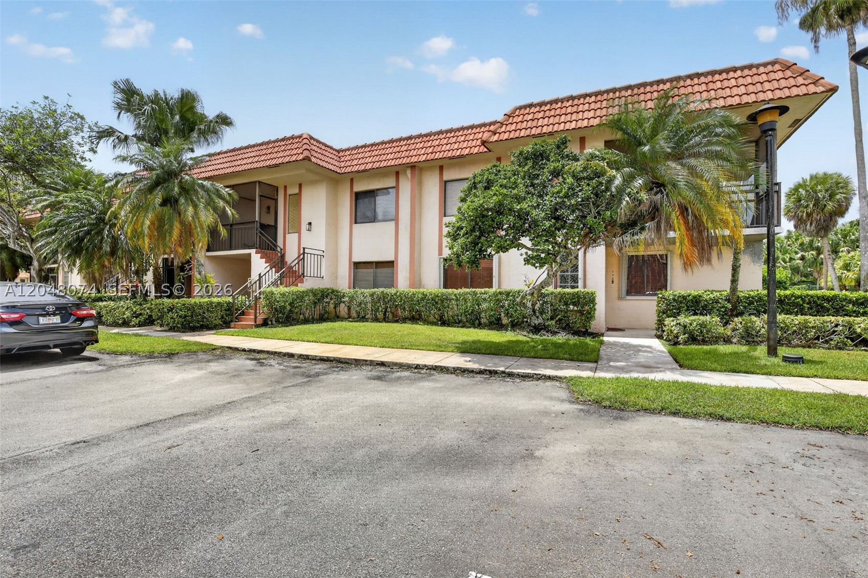 RACQUET CLUB APTS AT BONA - Residential