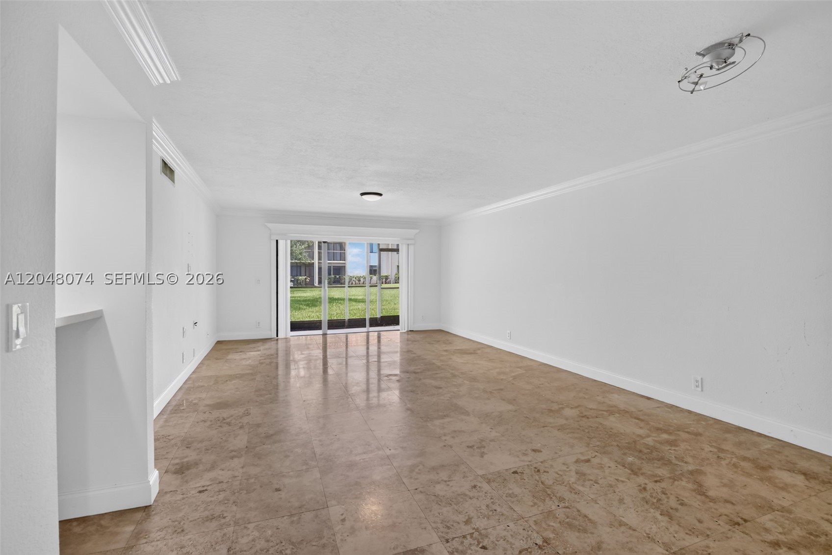 RACQUET CLUB APTS AT BONA - Residential