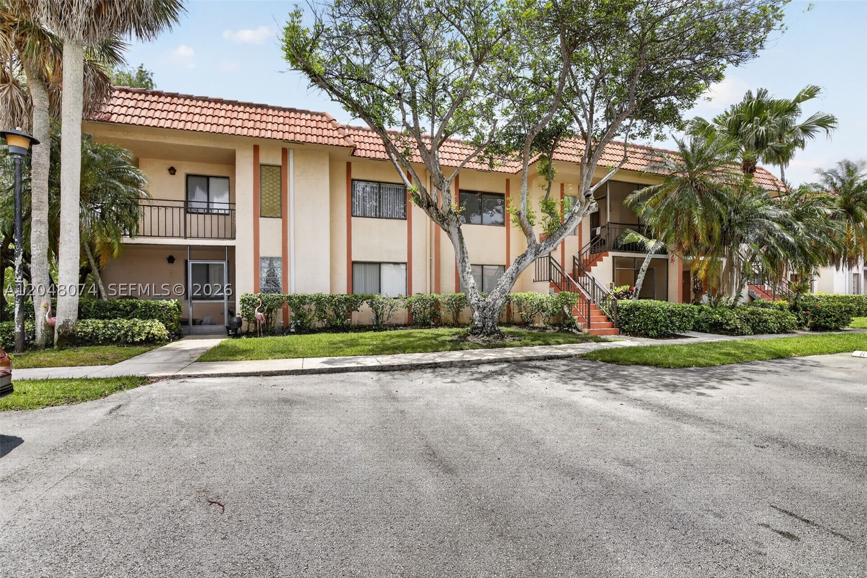 RACQUET CLUB APTS AT BONA - Residential