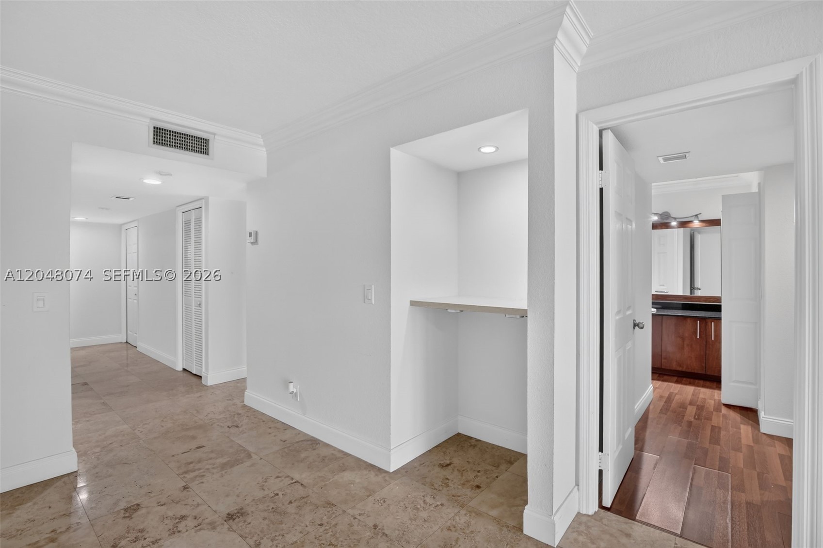 RACQUET CLUB APTS AT BONA - Residential