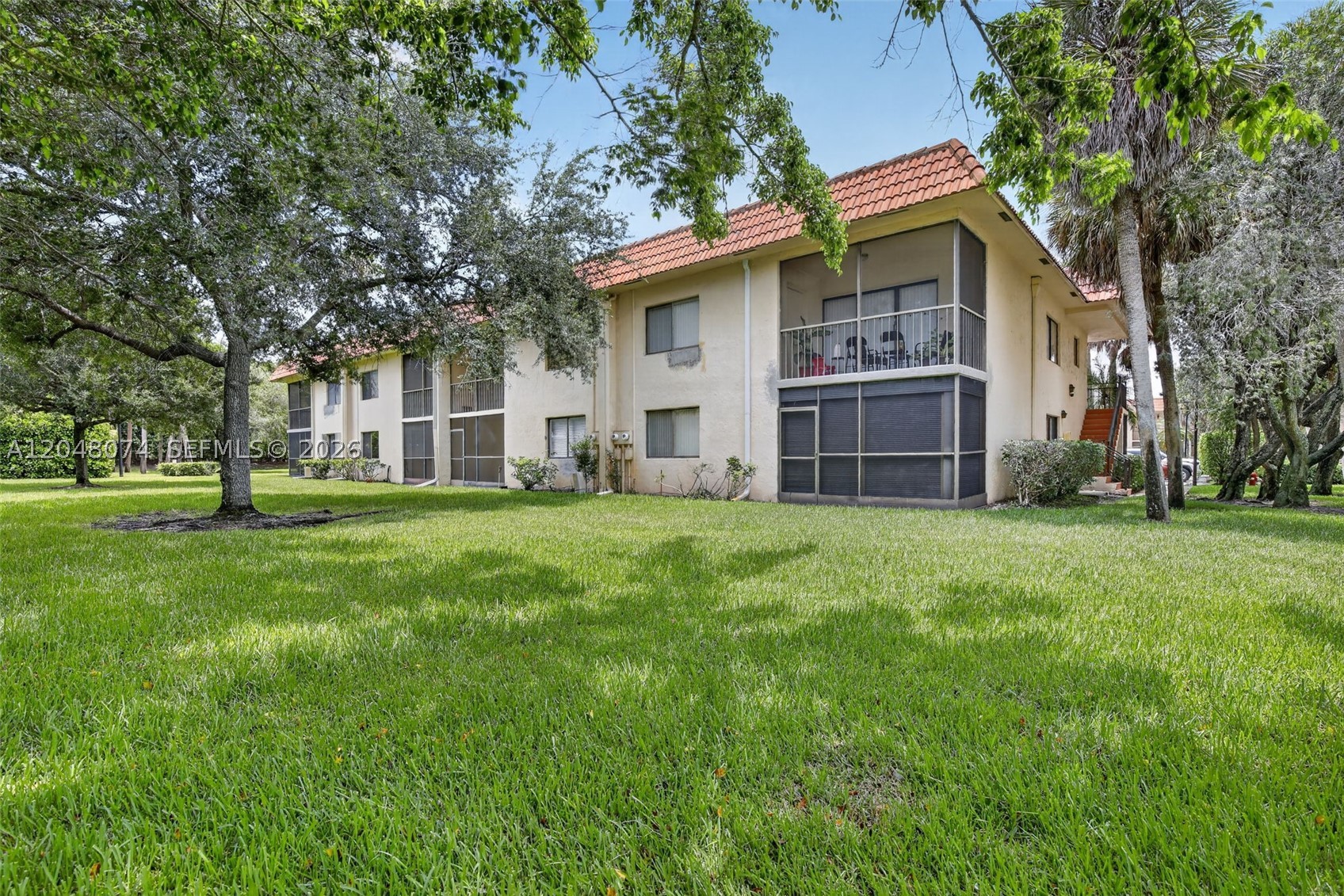 RACQUET CLUB APTS AT BONA - Residential