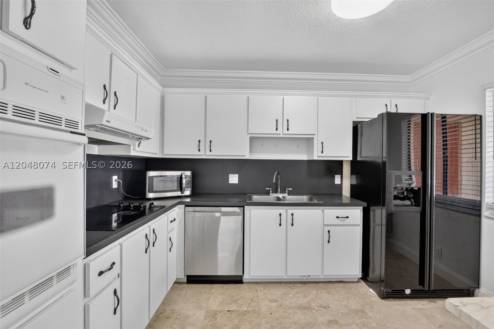 RACQUET CLUB APTS AT BONA - Residential