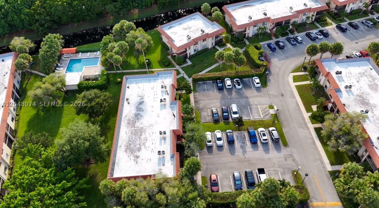RACQUET CLUB APTS AT BONA - Residential
