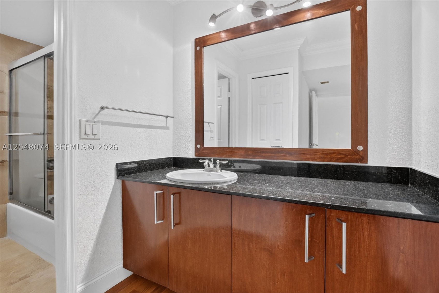 RACQUET CLUB APTS AT BONA - Residential