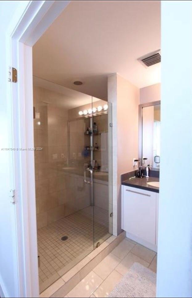 IVY CONDO - Residential