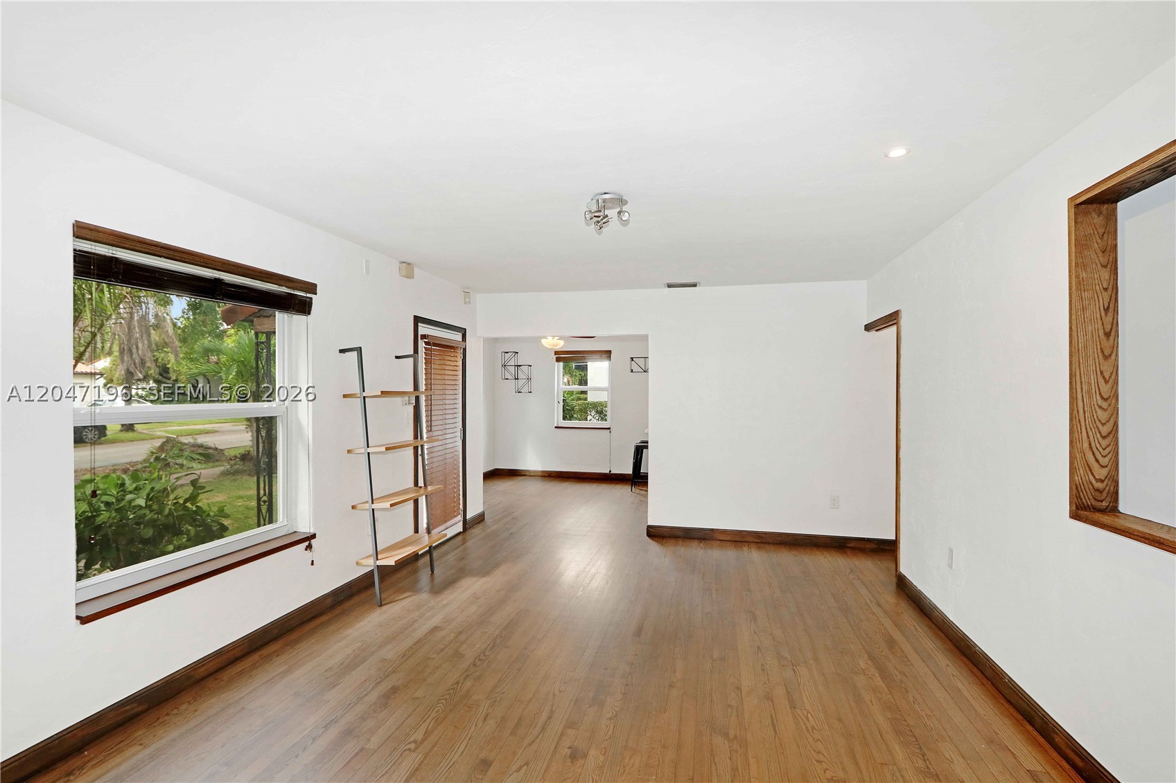 COCONUT GROVE SEC 1 CORAL - Residential Lease