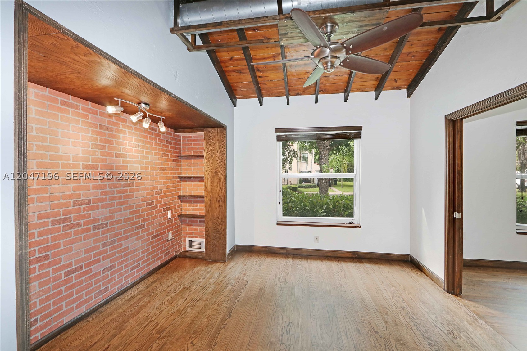 COCONUT GROVE SEC 1 CORAL - Residential Lease