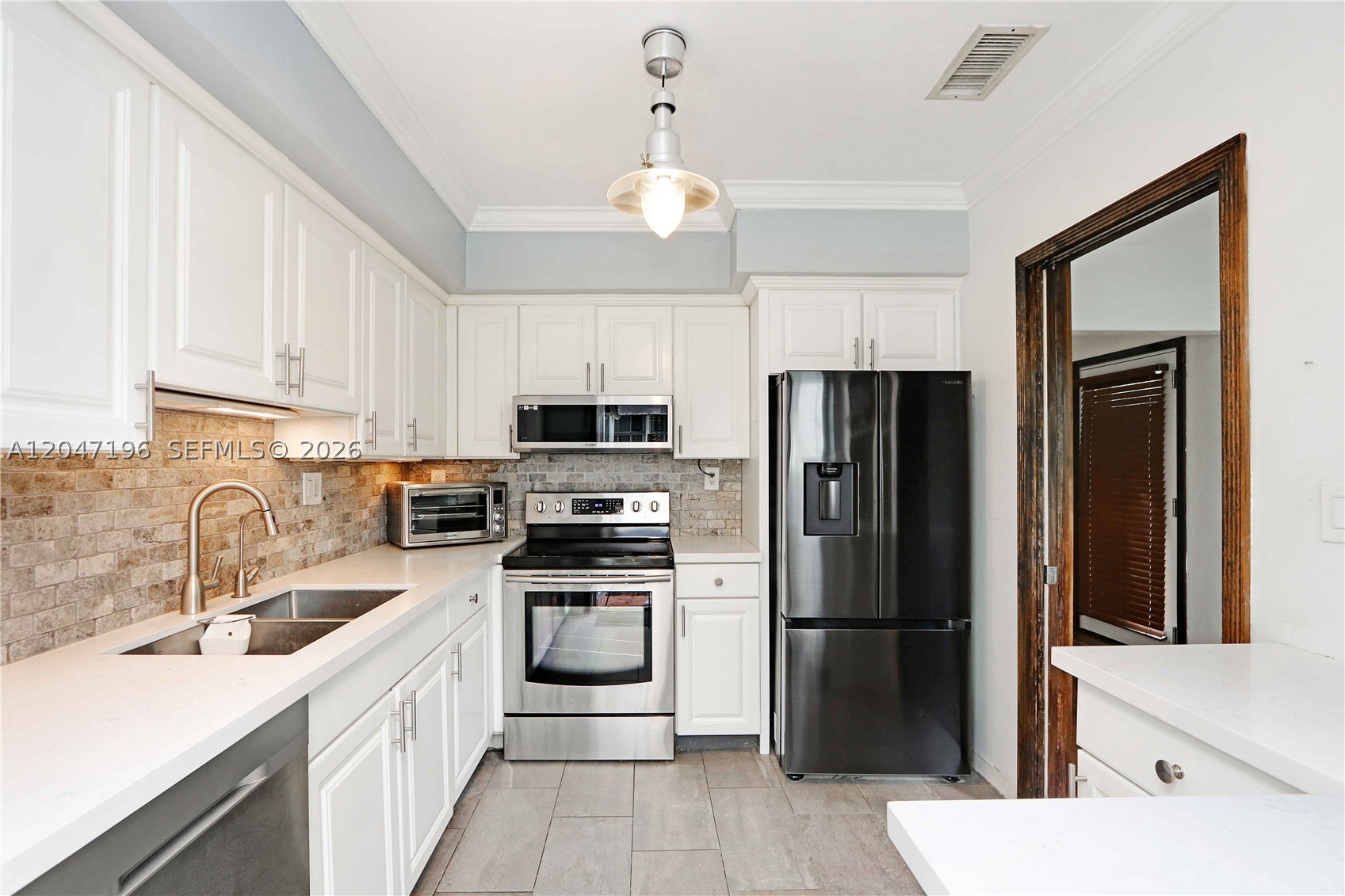COCONUT GROVE SEC 1 CORAL - Residential Lease