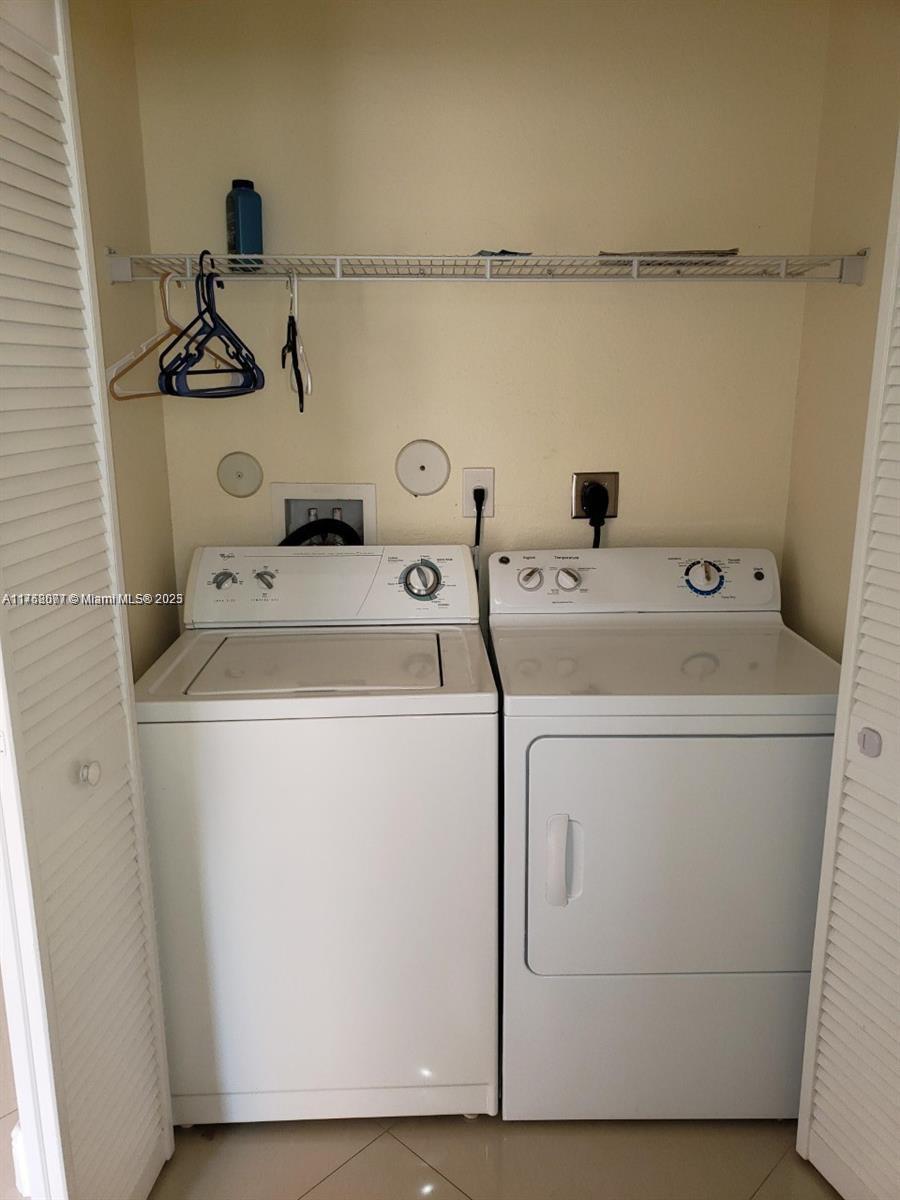 LAS ROSAS TOWNHOMES CONDO - Residential Lease