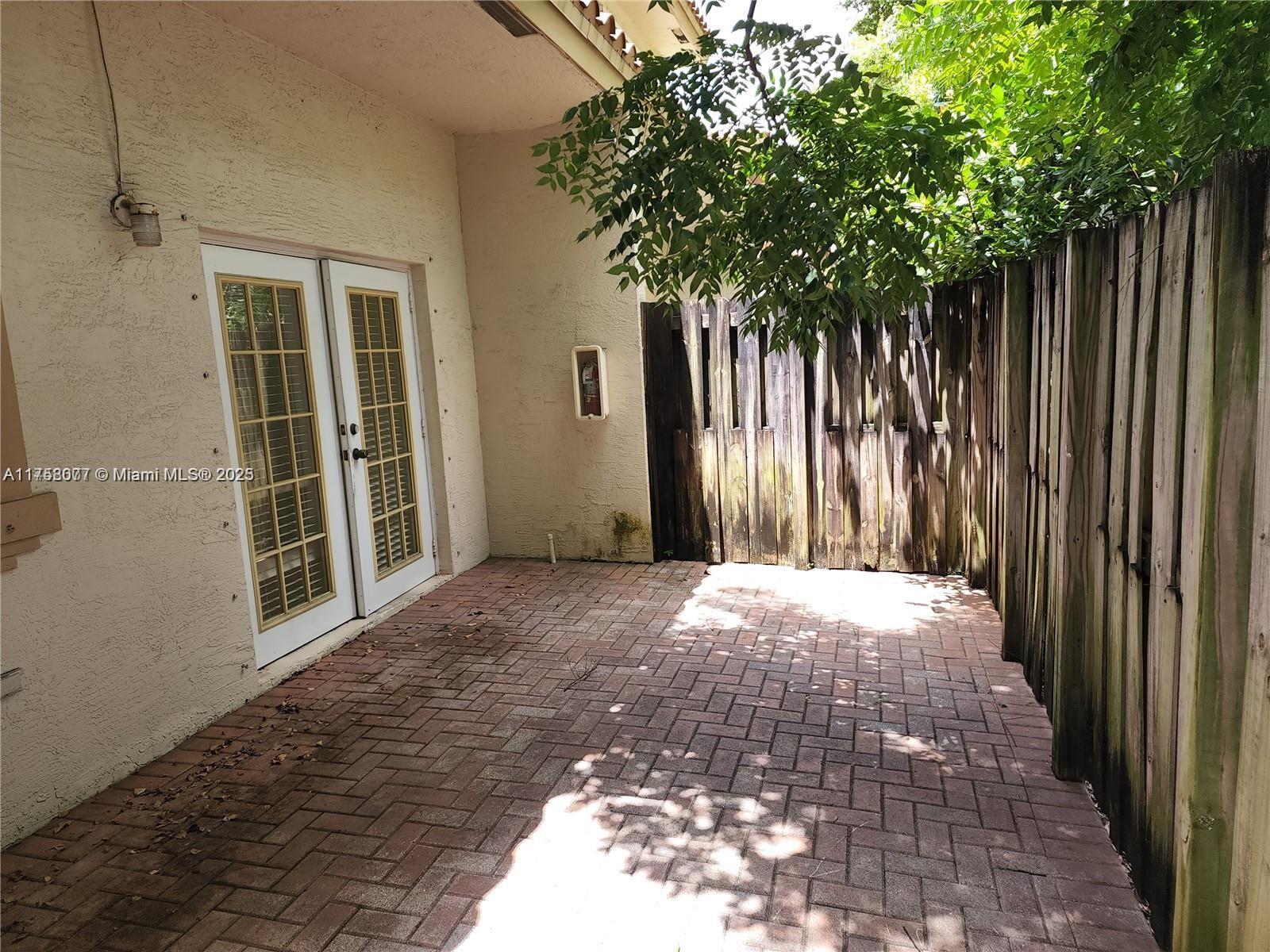 LAS ROSAS TOWNHOMES CONDO - Residential Lease