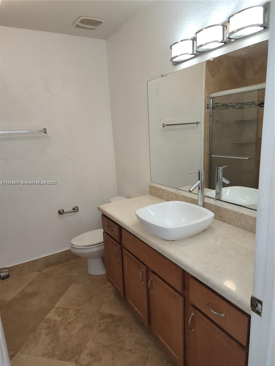 LAS ROSAS TOWNHOMES CONDO - Residential Lease