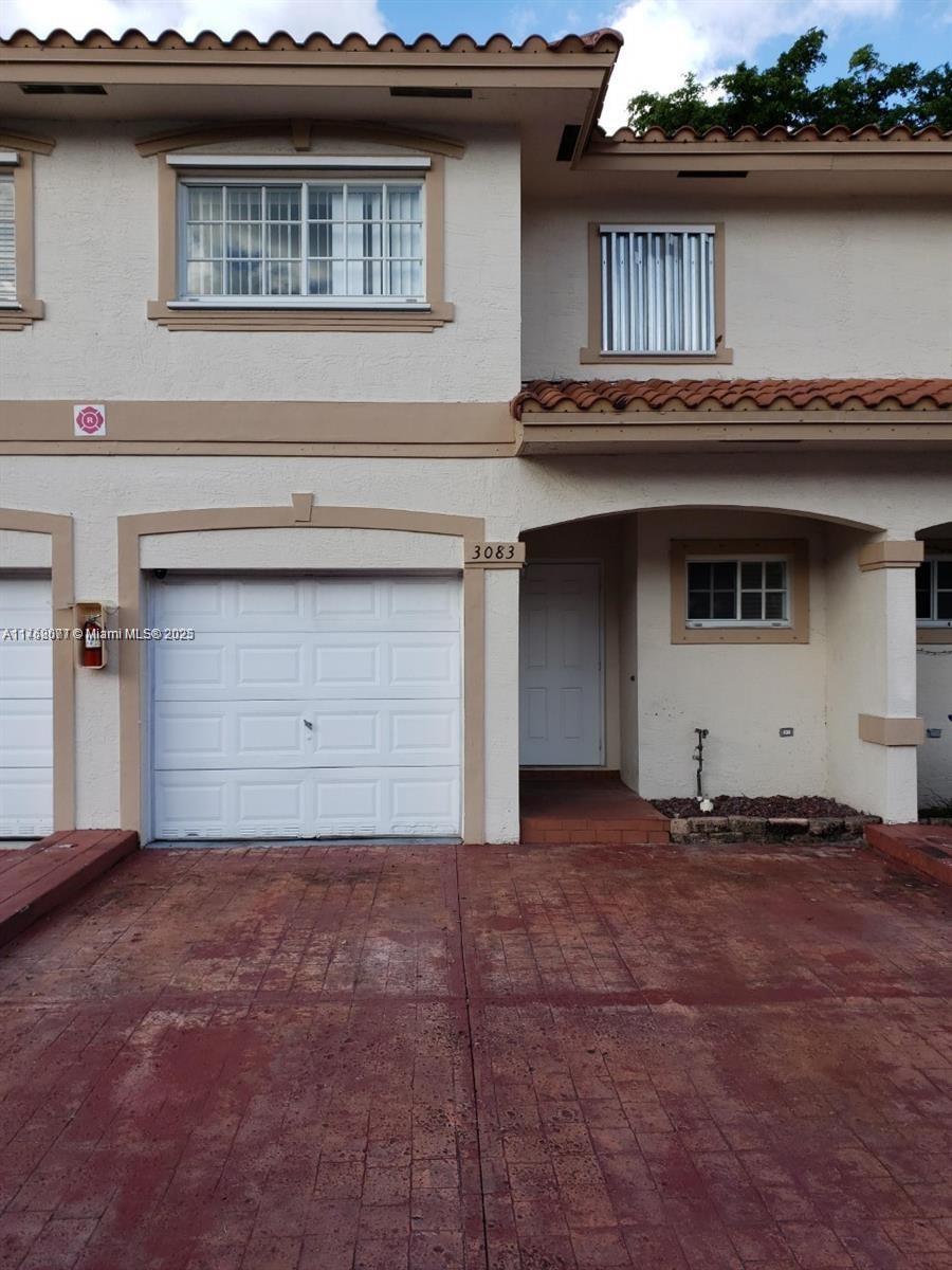 LAS ROSAS TOWNHOMES CONDO - Residential Lease