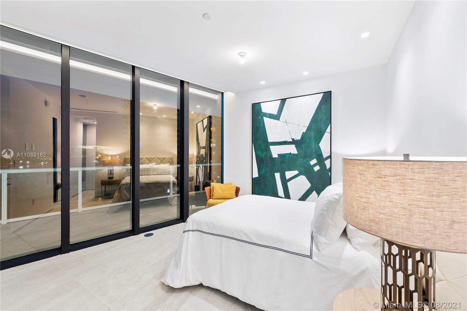 CONTINUUM ON SOUTH BEACH - Residential