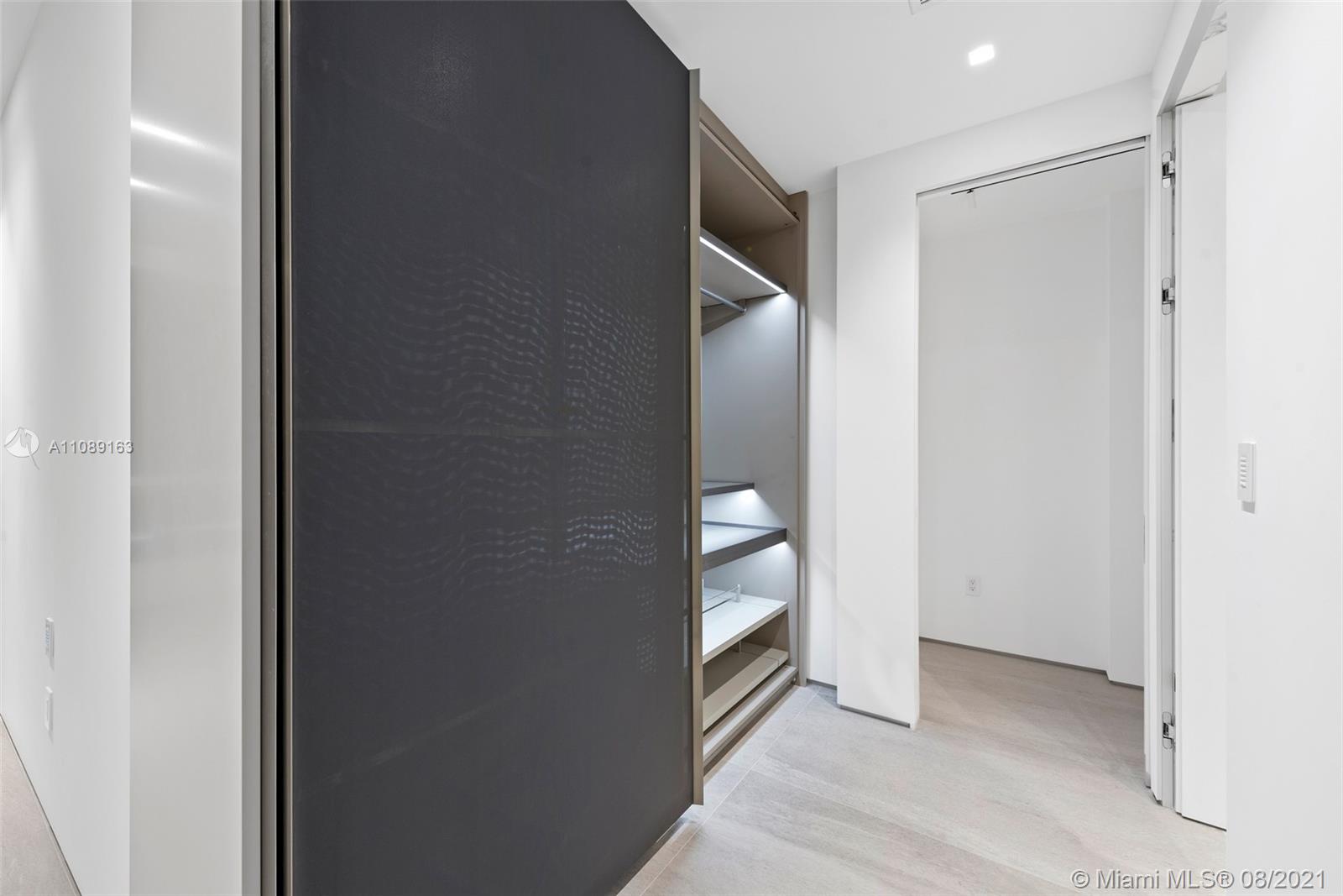 CONTINUUM ON SOUTH BEACH - Residential