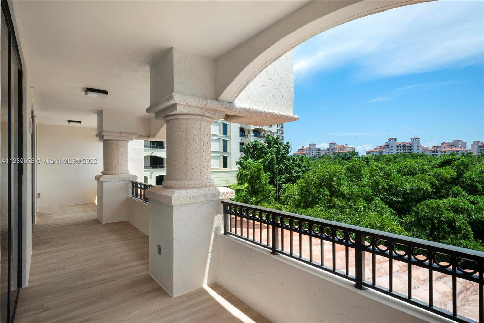 FISHER ISLAND - Residential
