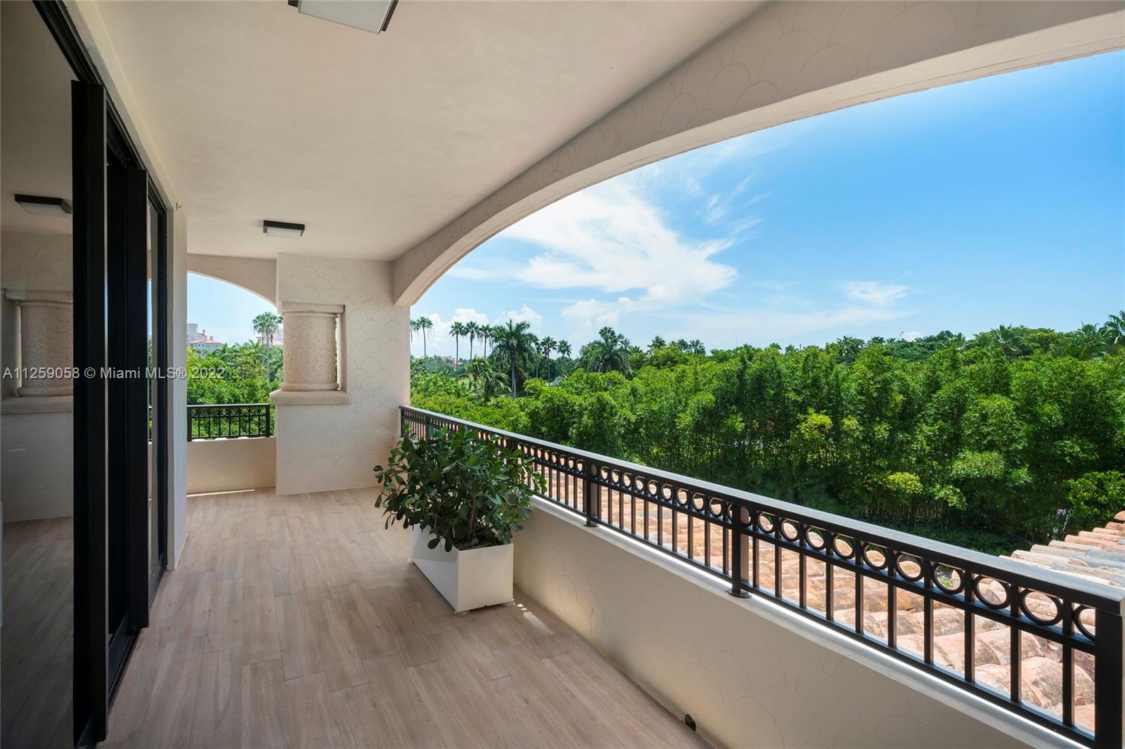 FISHER ISLAND - Residential