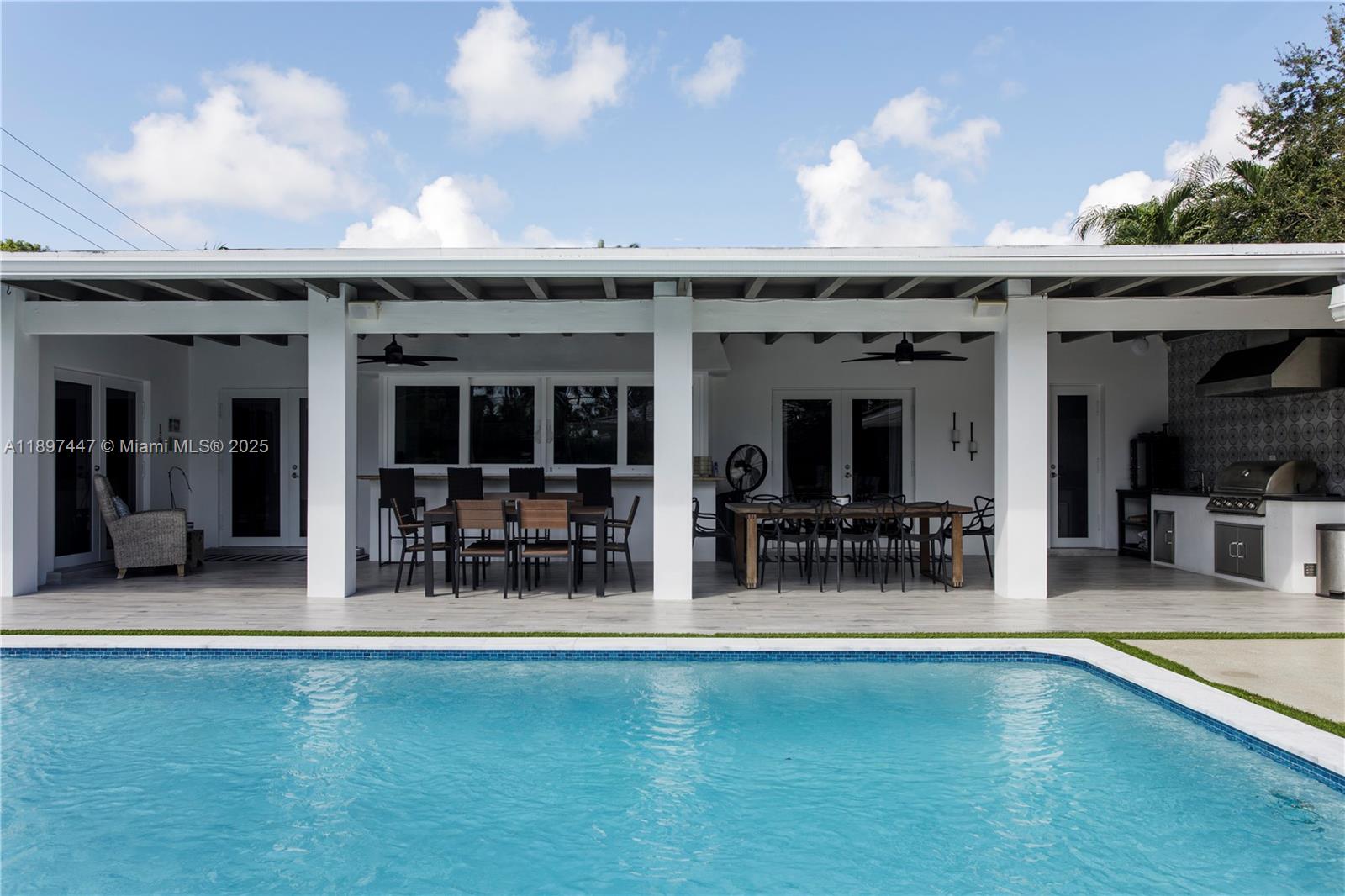 WARWICK MANOR - Residential