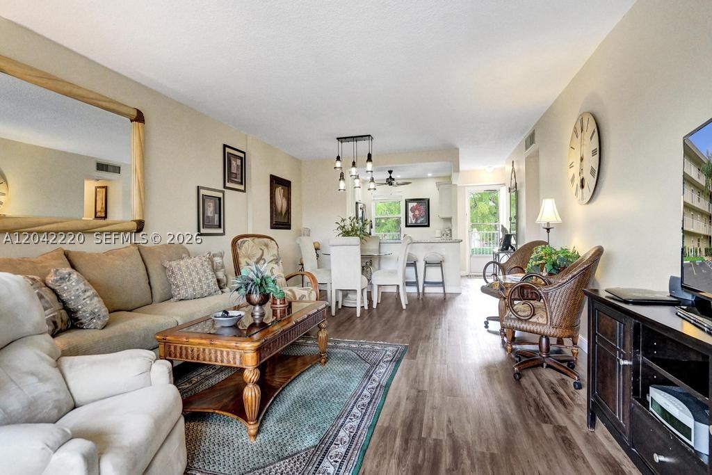 MEADOWBROOK LAKES CONDO - Residential
