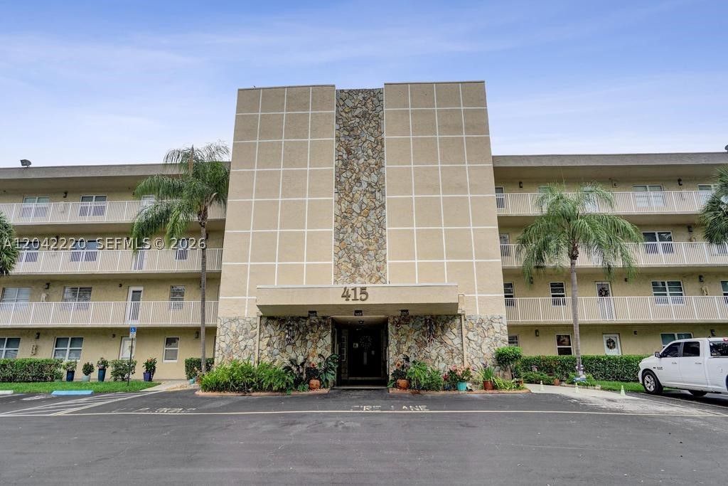MEADOWBROOK LAKES CONDO - Residential