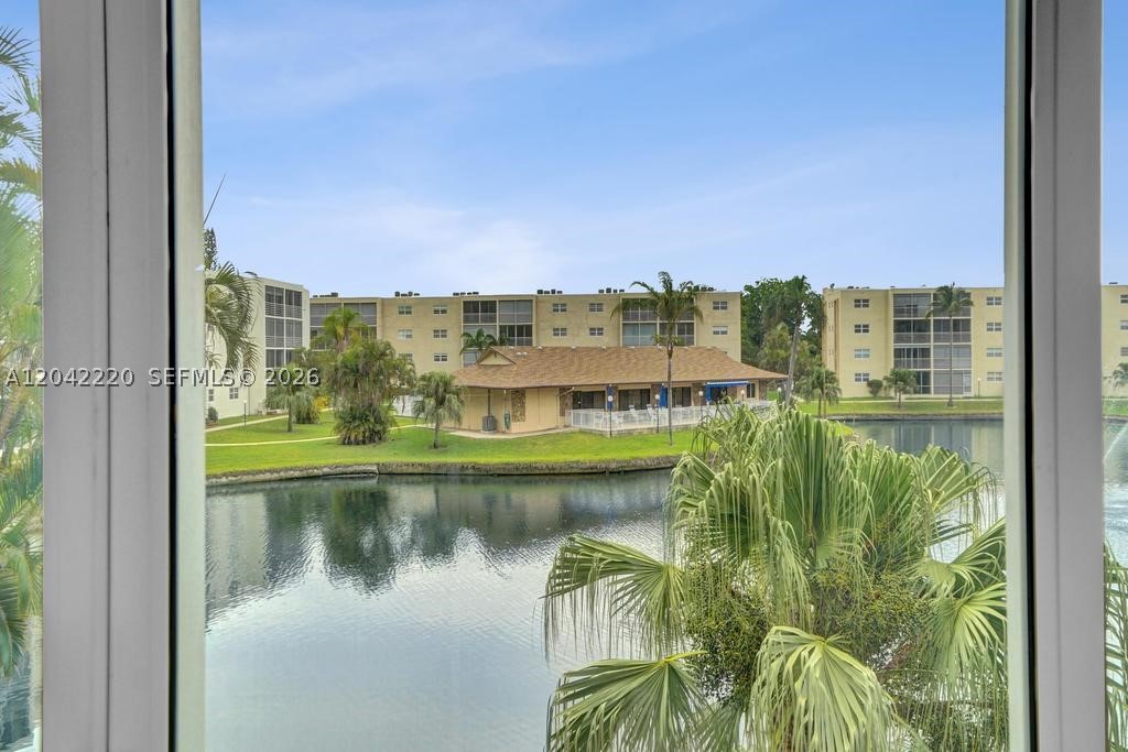 MEADOWBROOK LAKES CONDO - Residential