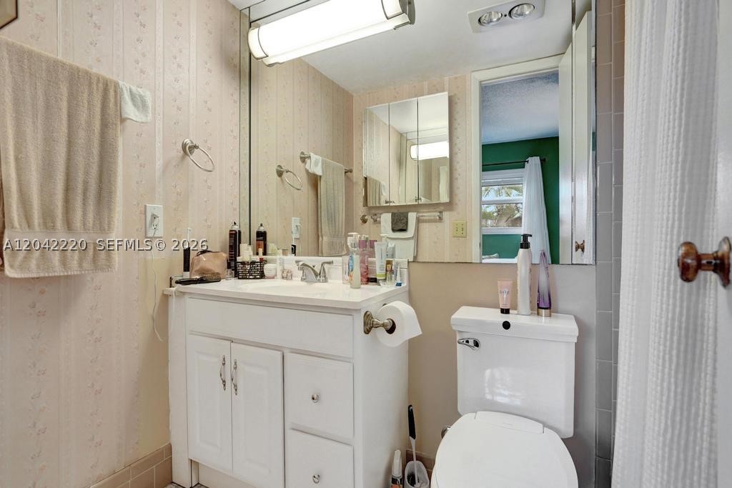 MEADOWBROOK LAKES CONDO - Residential