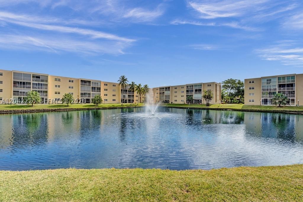 MEADOWBROOK LAKES CONDO - Residential