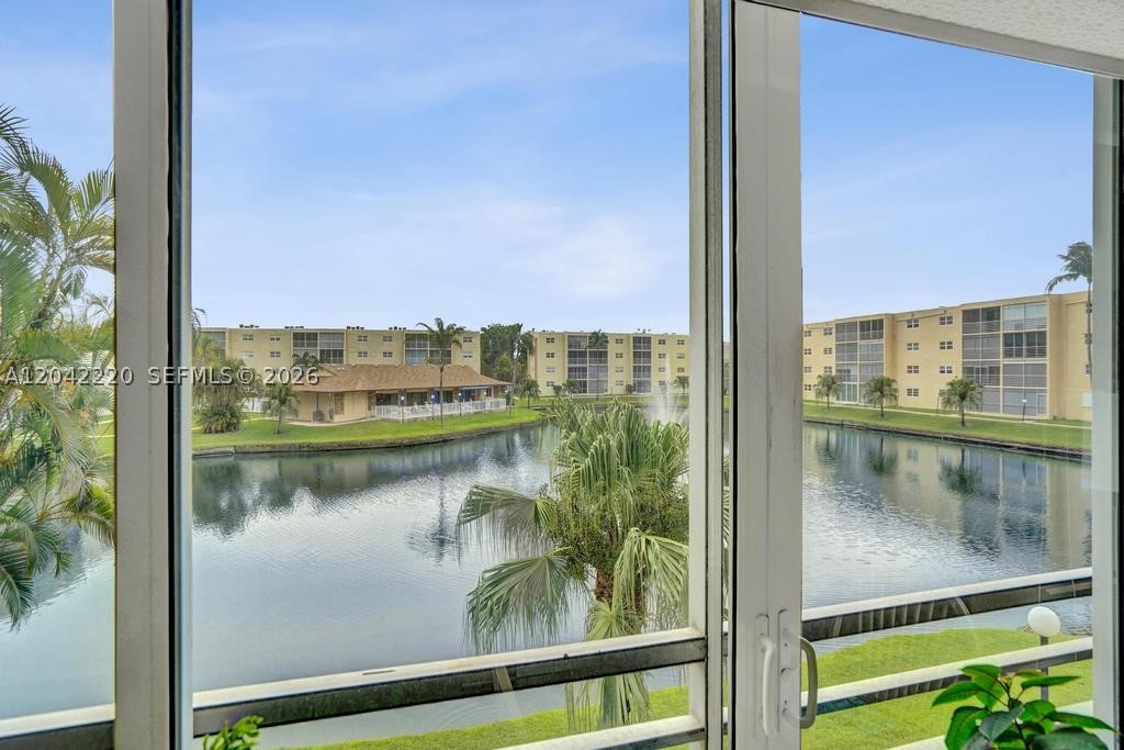 MEADOWBROOK LAKES CONDO - Residential