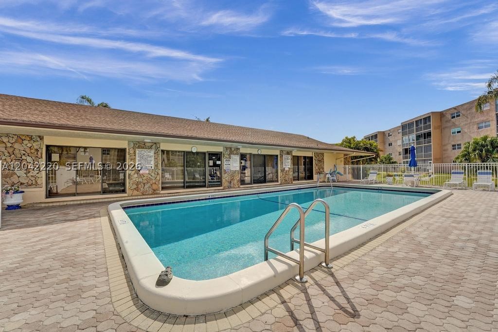 MEADOWBROOK LAKES CONDO - Residential