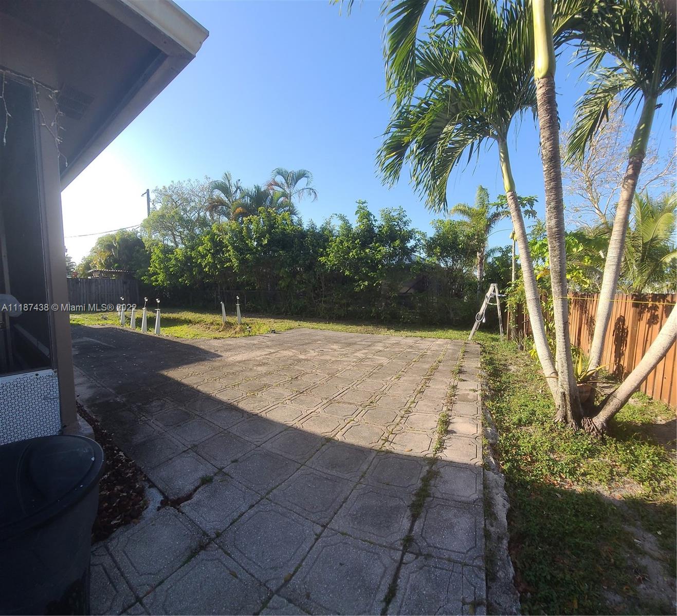 SUNRISE GOLF VILLAGE SEC - Residential Lease