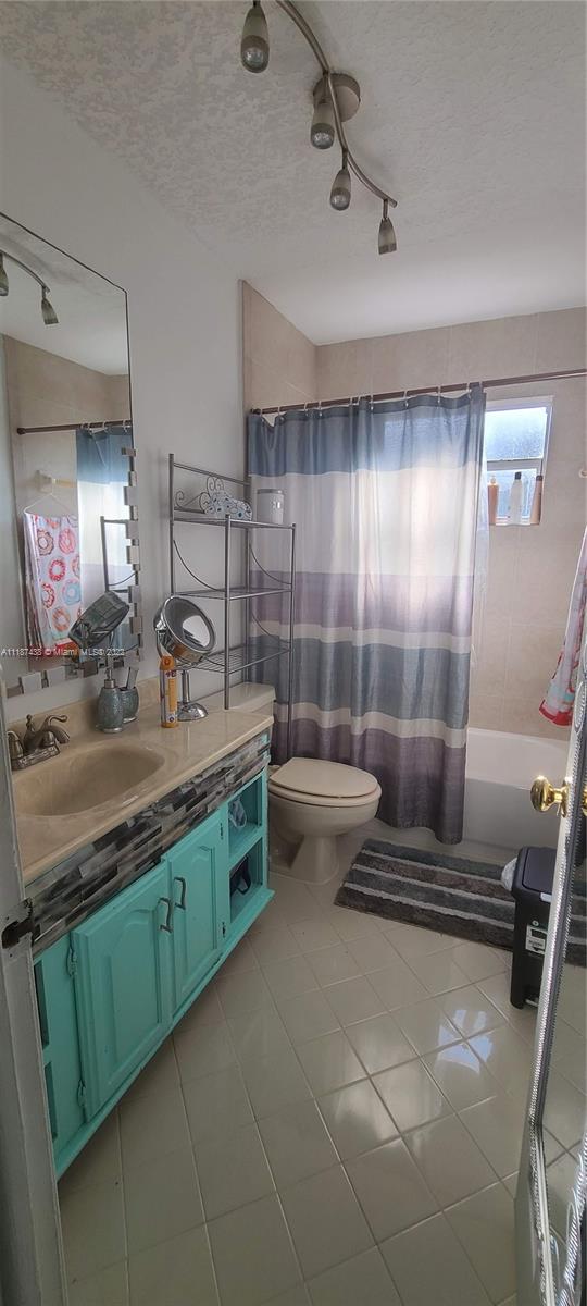 SUNRISE GOLF VILLAGE SEC - Residential Lease