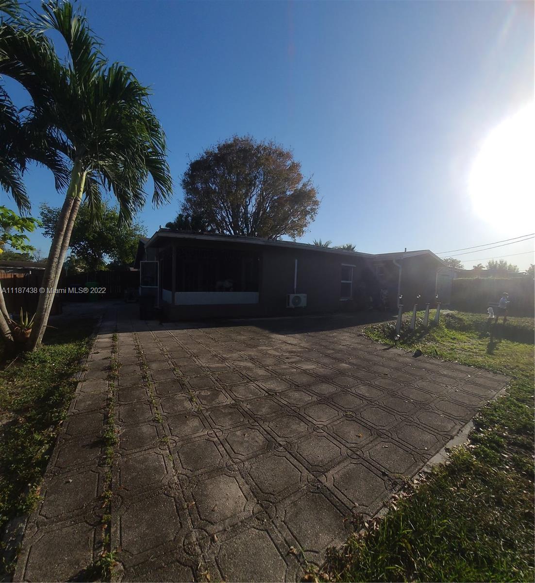 SUNRISE GOLF VILLAGE SEC - Residential Lease