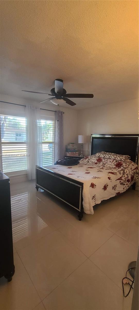 SUNRISE GOLF VILLAGE SEC - Residential Lease