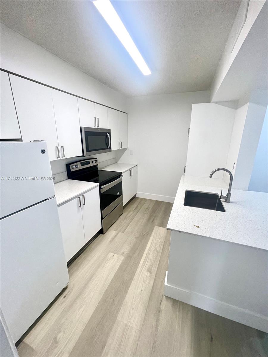 KENDALL LAKE TOWERS CONDO - Residential Lease