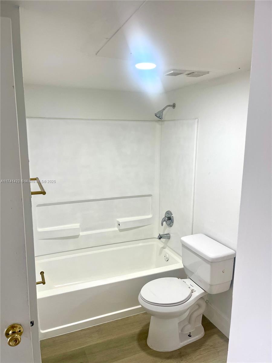 KENDALL LAKE TOWERS CONDO - Residential Lease
