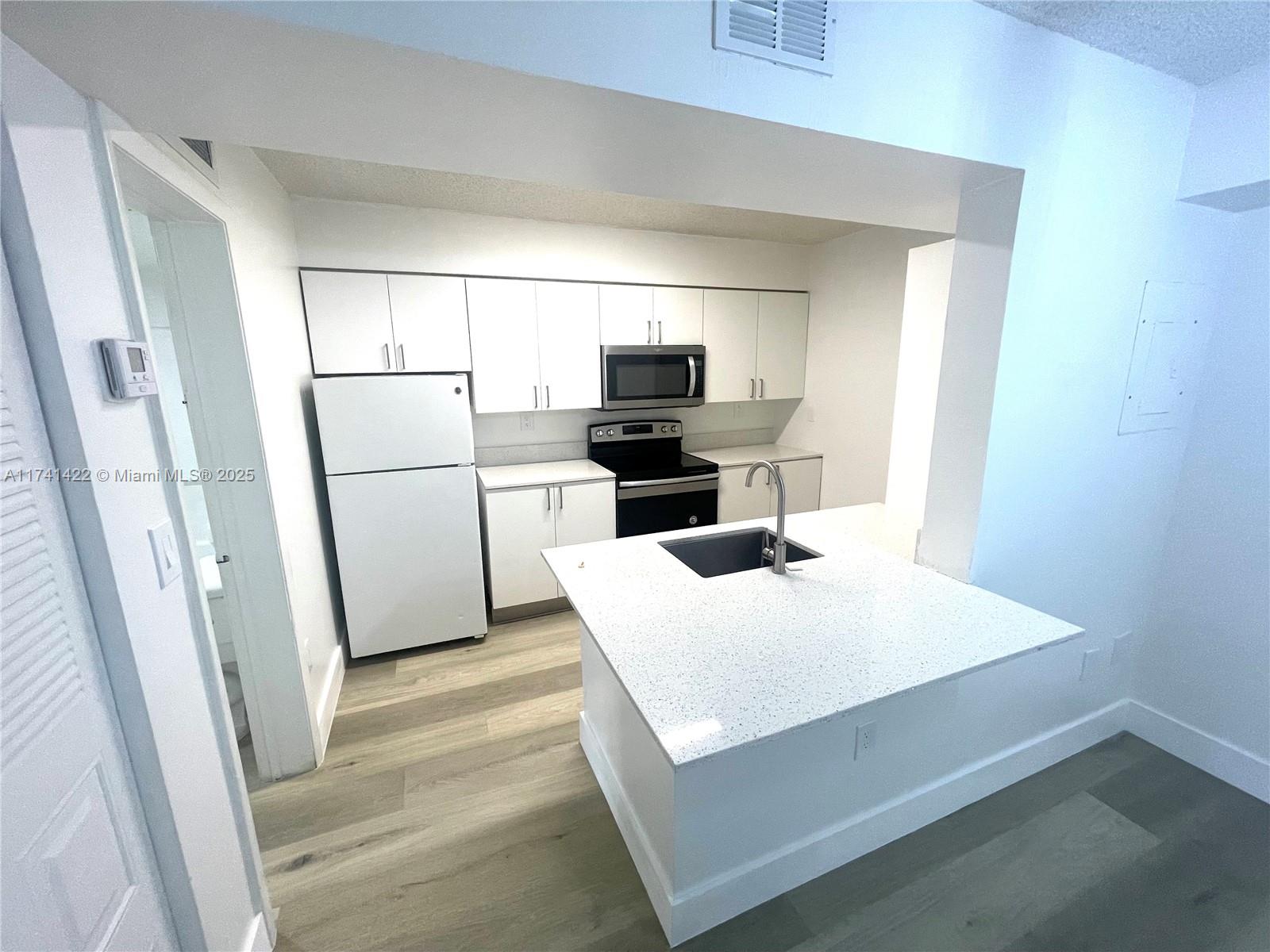 KENDALL LAKE TOWERS CONDO - Residential Lease