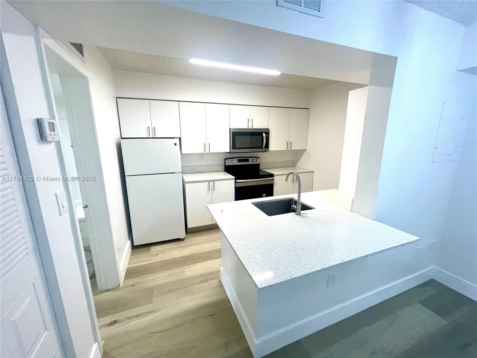 KENDALL LAKE TOWERS CONDO - Residential Lease