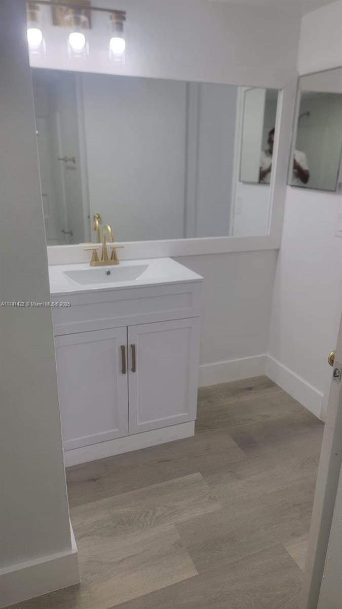 KENDALL LAKE TOWERS CONDO - Residential Lease