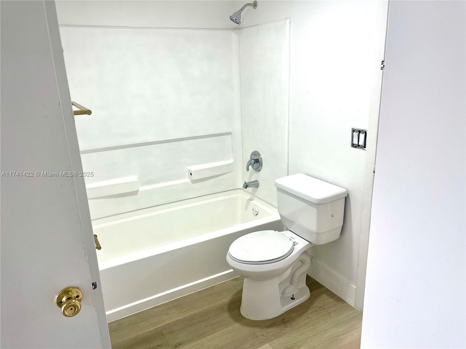 KENDALL LAKE TOWERS CONDO - Residential Lease