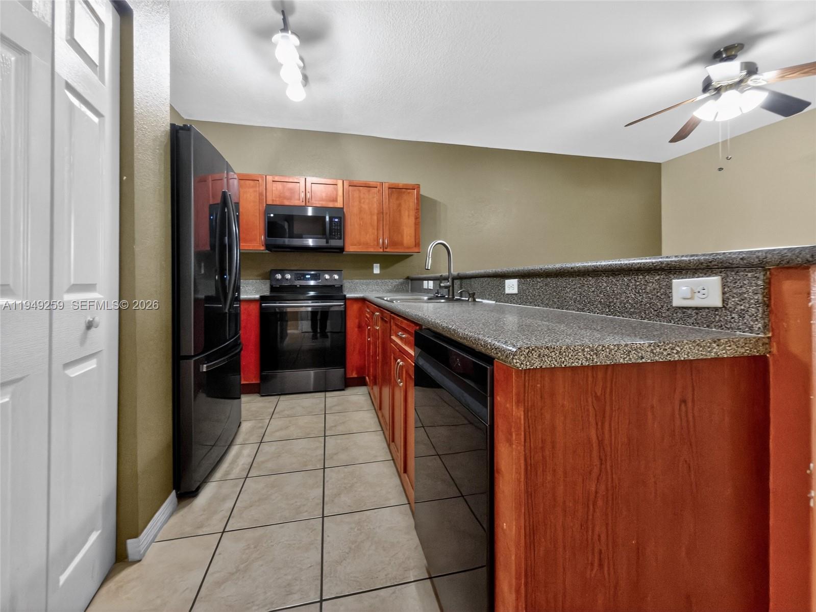 LAS TERRAZAS AT VIZCAYA C - Residential Lease