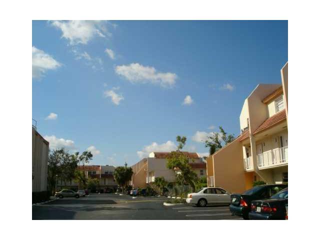 CORAL SPRINGS ESTATE TOWN - Residential Lease