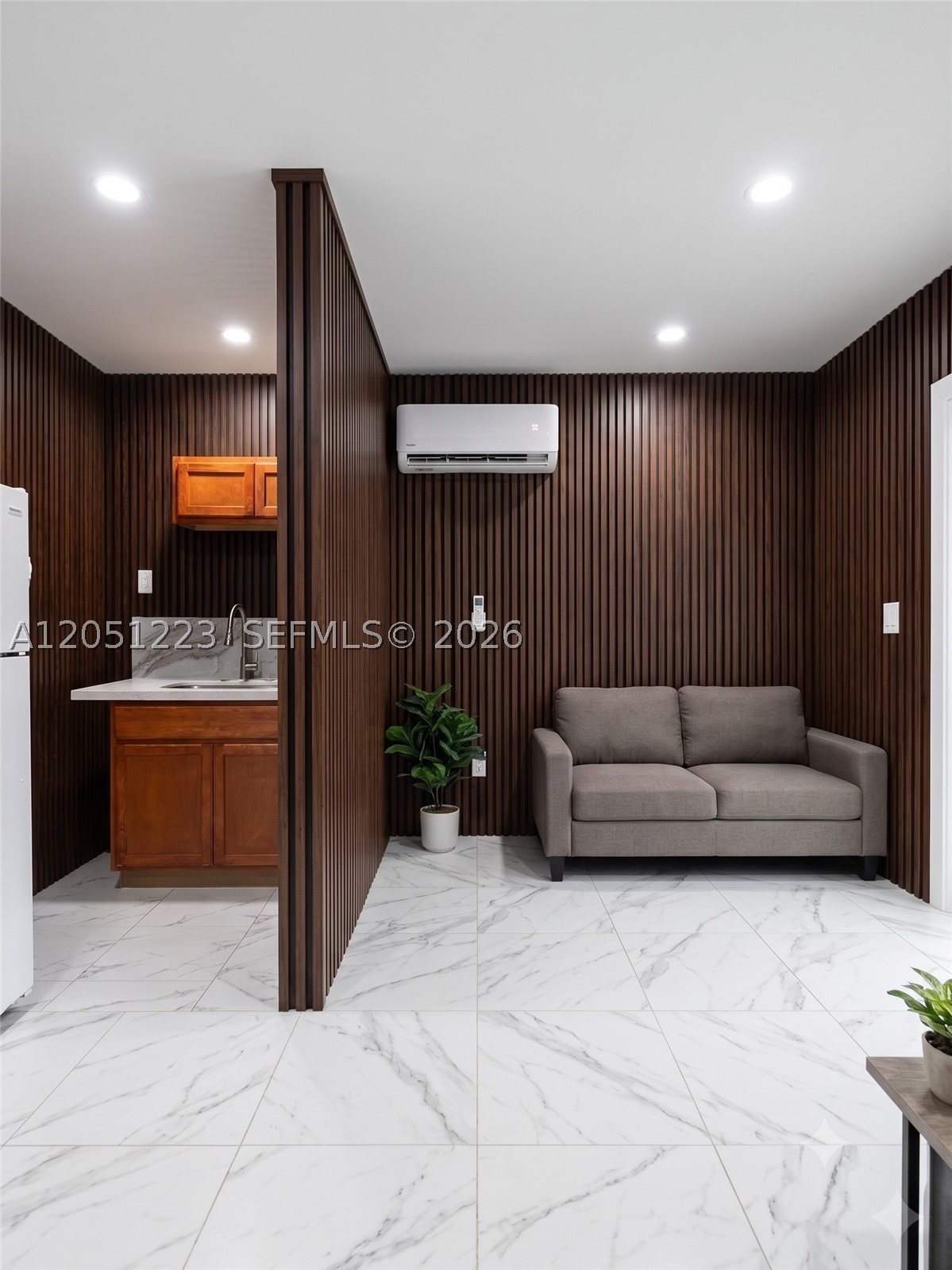 LAKE FOREST SEC ONE - Residential Lease