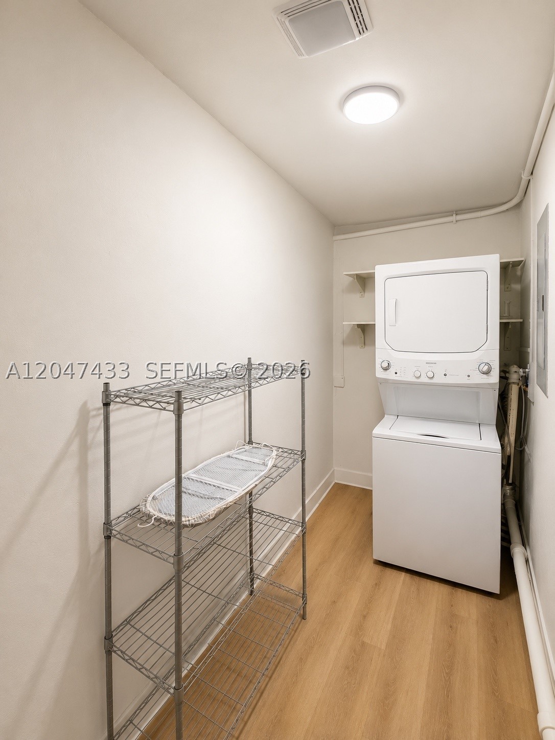 PINE WOOD PK - Residential Lease