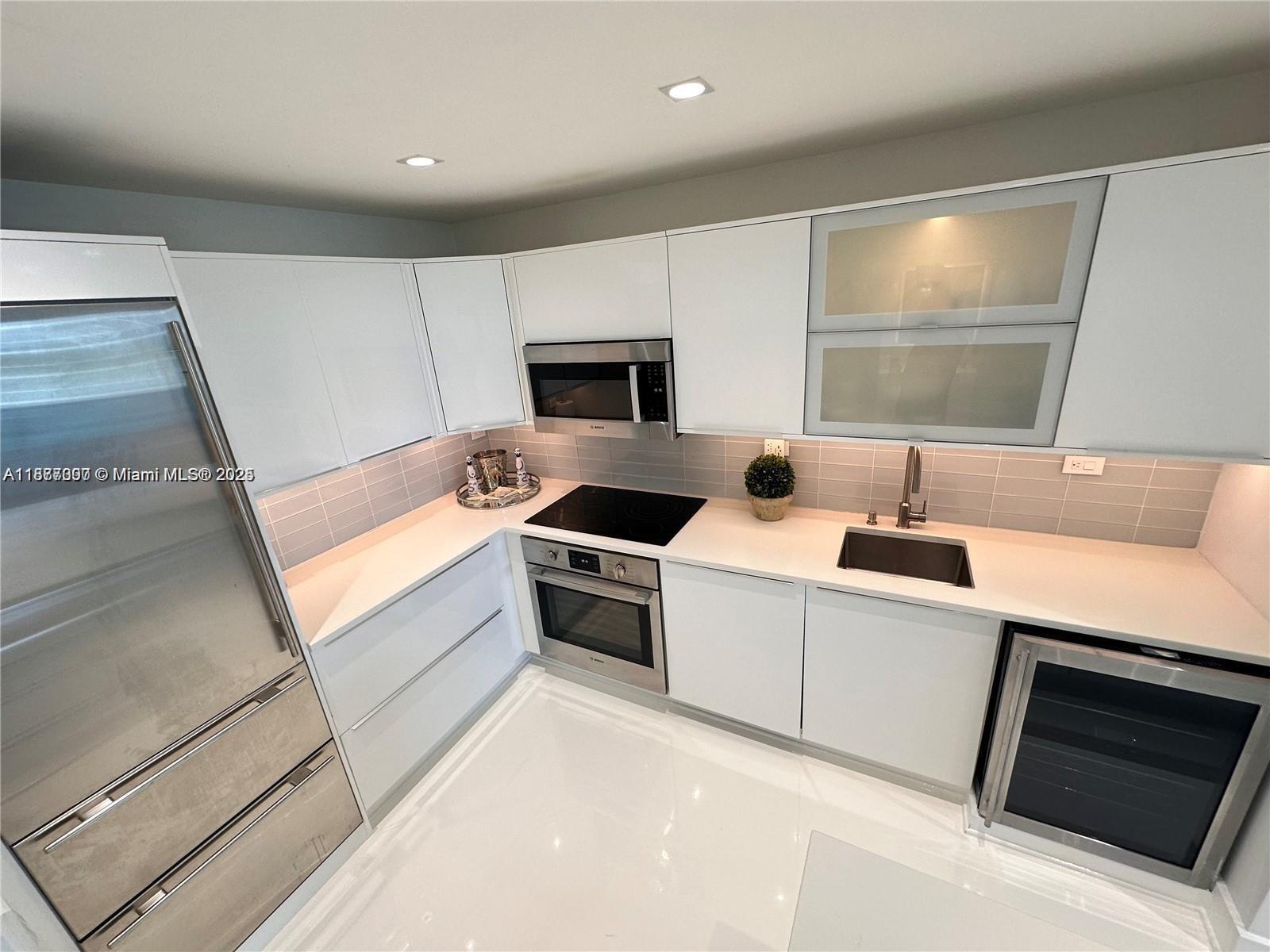 RONEY PALACE CONDO - Residential